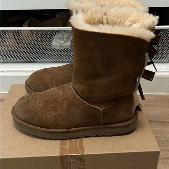 UGG Chestnut Bailey Bow Women’s 7 - Picture 3 of 12